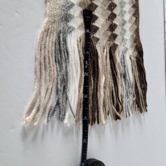 NEW YORK & COMPANY GEOMETRIC DIAMOND SCARF| MULTISHADE ACCESSORY| ONE SIZE - Picture 6 of 8